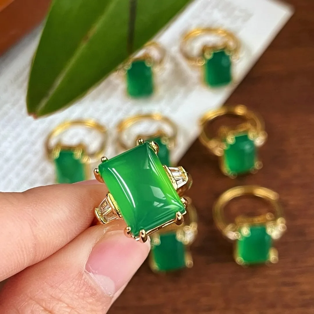 

Classic Fashion Natural Chalcedony Ladies Ring