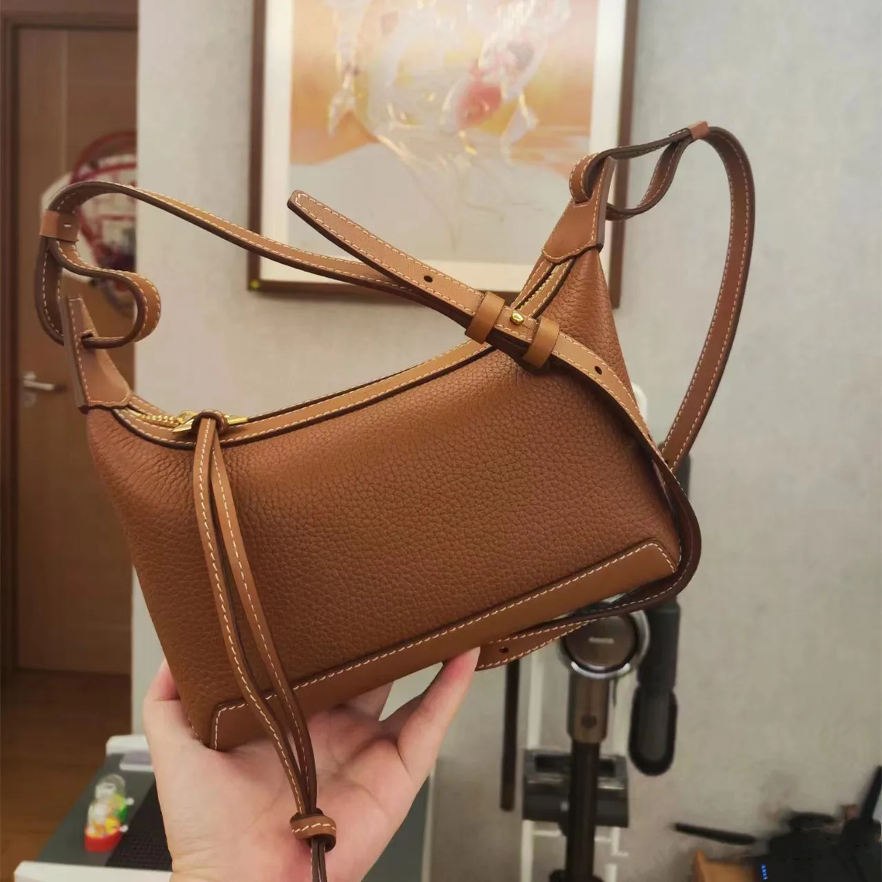 23 new niche design leather bag, fashionable and versatile, shoulder bag can be crossbody worn