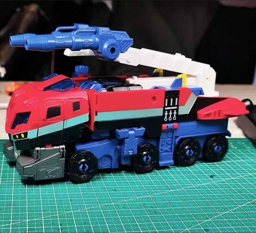 Em Estoque TW1036 Brinquedo de Deformação 08 Versão Animada do Robô Capitão de Manutenção de Colunas OP Modelo Caminhão de Bombeiros Boneco Articulado Presente