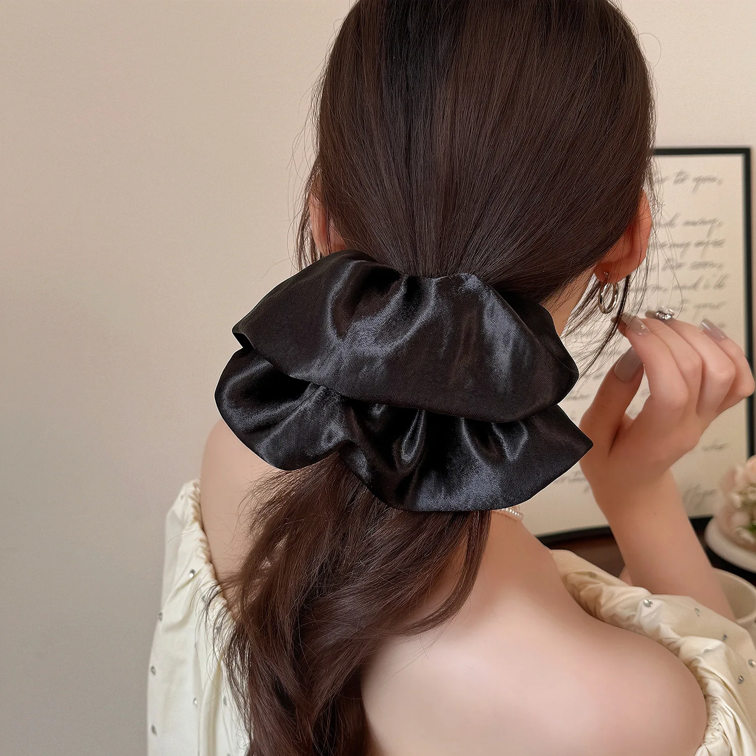 

Новые корейские атласные резинки для волос с жемчугом, однотонные, элегантные, мягкие, эластичные, для женщин, роскошные аксессуары для волос