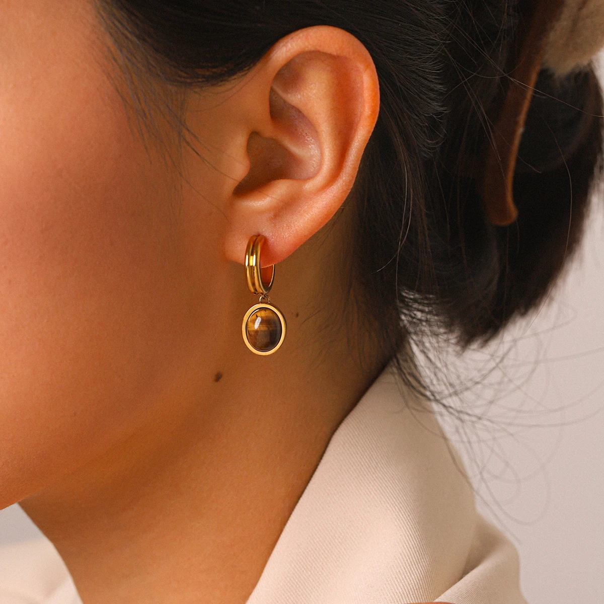 

Tiger's Eye Stone C Shape Hoop Earrings 18K Gold Plated Stainless Steel Dangle Earrings For Women Hypoallergenic Daily Party Vin