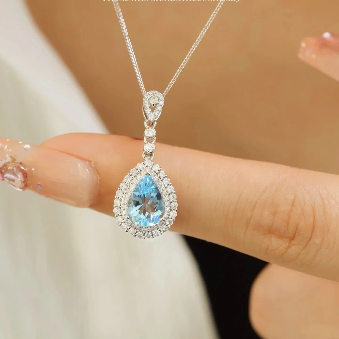 Ожерелье с аквамарином, легкая роскошная высококачественная сенсорная полоса, не выцветает, модная супер фея, цепочка на ключицу, кулон с топазом