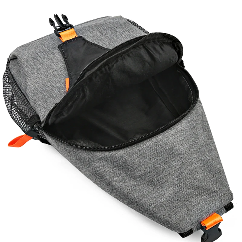 La mochila de hombre se puede llevar en un hombro con material de nailon. Es adecuado para viajes y negocios.