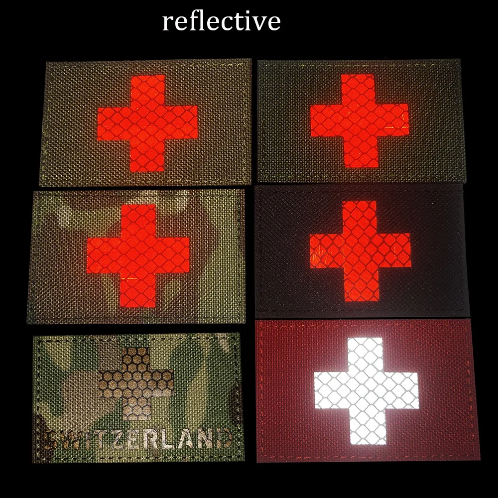 Parche táctico reflectante Cruz Suiza con velcro para mochila - imagen 2