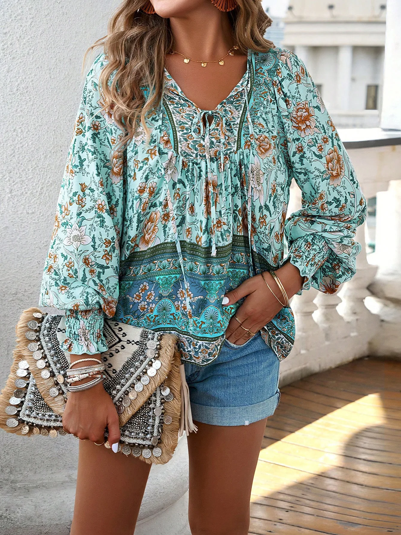 Sommerliche Damen-Chiffonbluse mit Print, elegantes V-Ausschnitt-Langarmshirt, ungeöffnete Vorderseite, Freizeitbluse – Detail 19