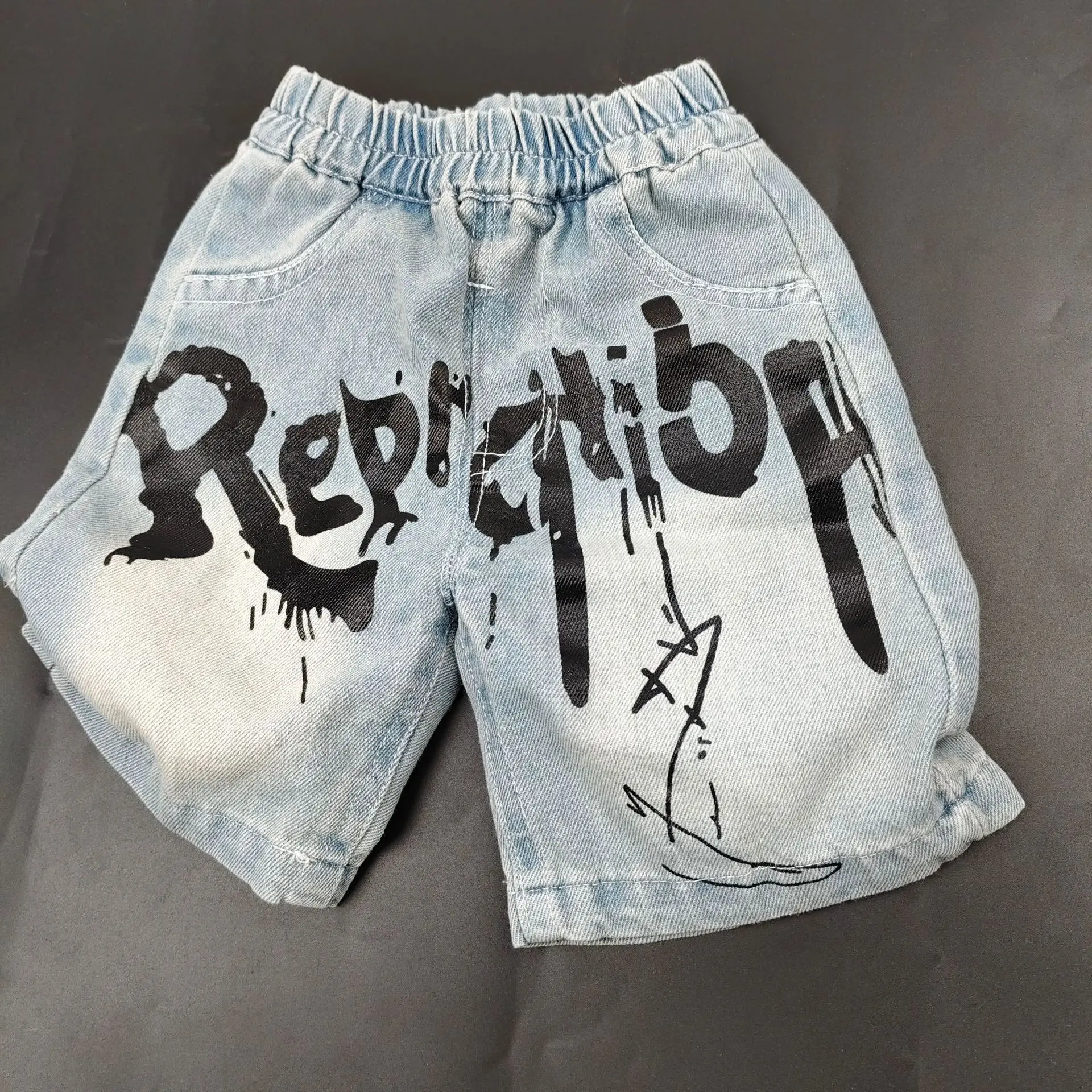 

Kids Knee Length Pants Boys Graffiti Drawing Denim Shorts Elegant Children Casual Short Jeans 2-10 Year