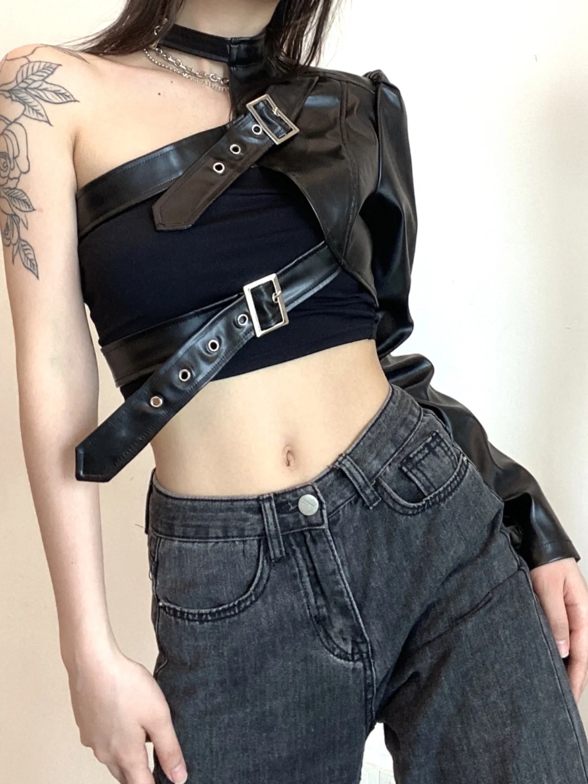 

Fashion Street Anime Cosplay Tops Gothic Subculture Punk Style One-Sleeve Leather Jacket Girl Group Performance Costume