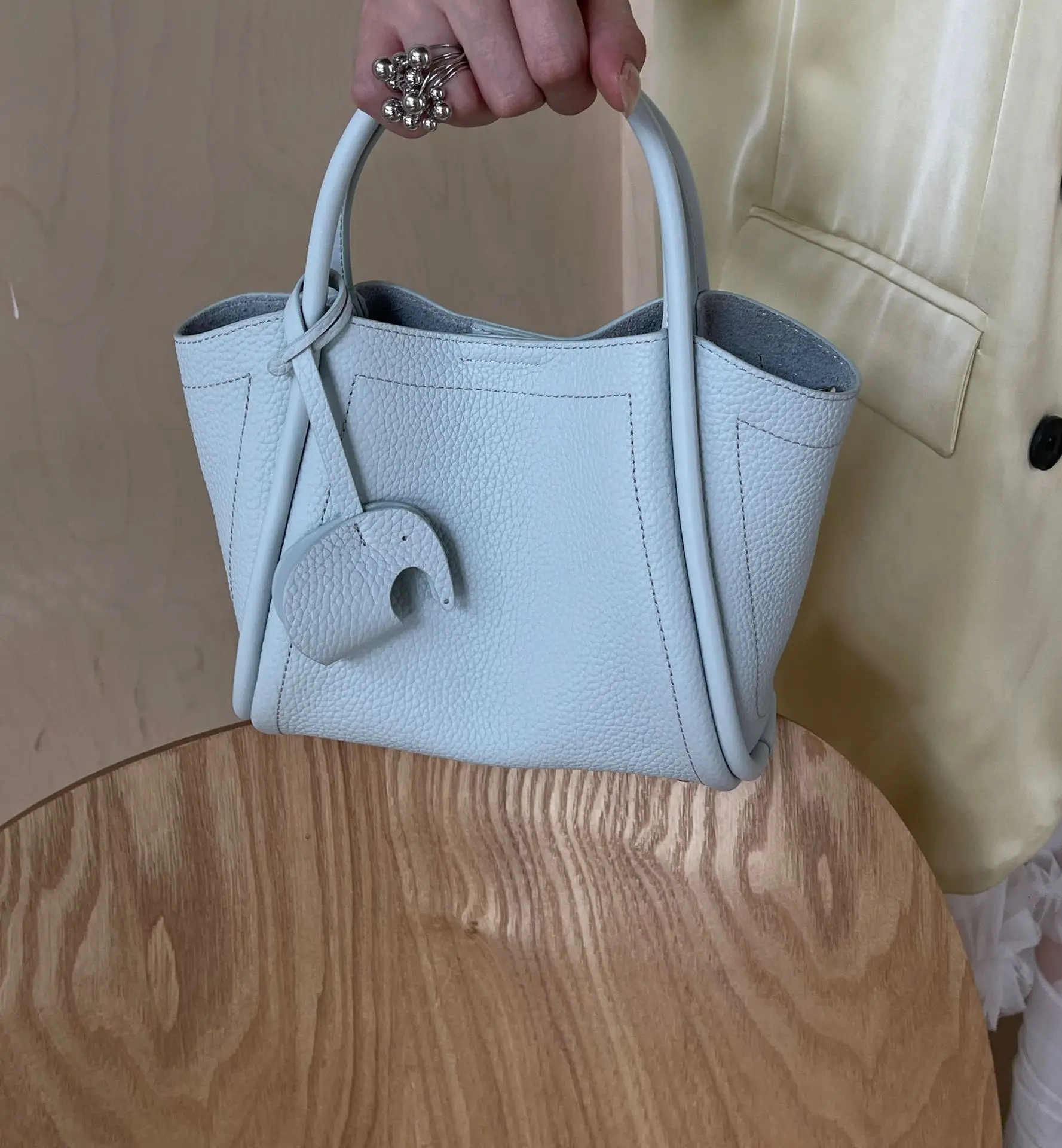 

2025 New High-Quality Leather Vegetable Basket, Hand-held Bucket Bag, Shoulder Bag, Crossbody Bag, Multifunctional Women's Bag