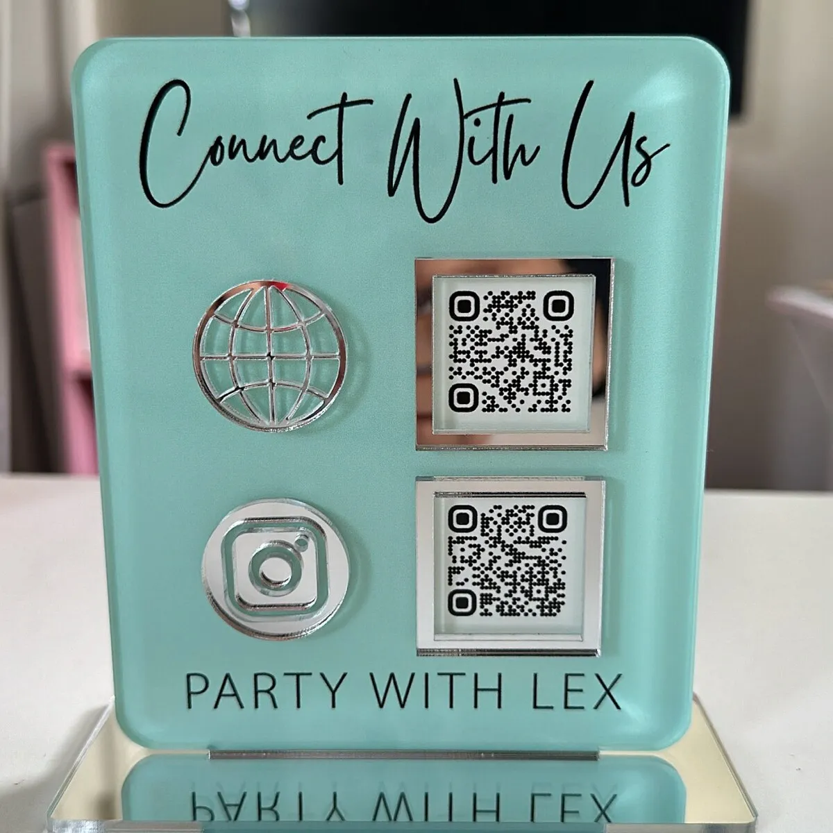 Custom Printed Acrylic QR Code Desktop Display Stand Personalized Sign Suitable For Retail Stores o Increase Social Media Follow