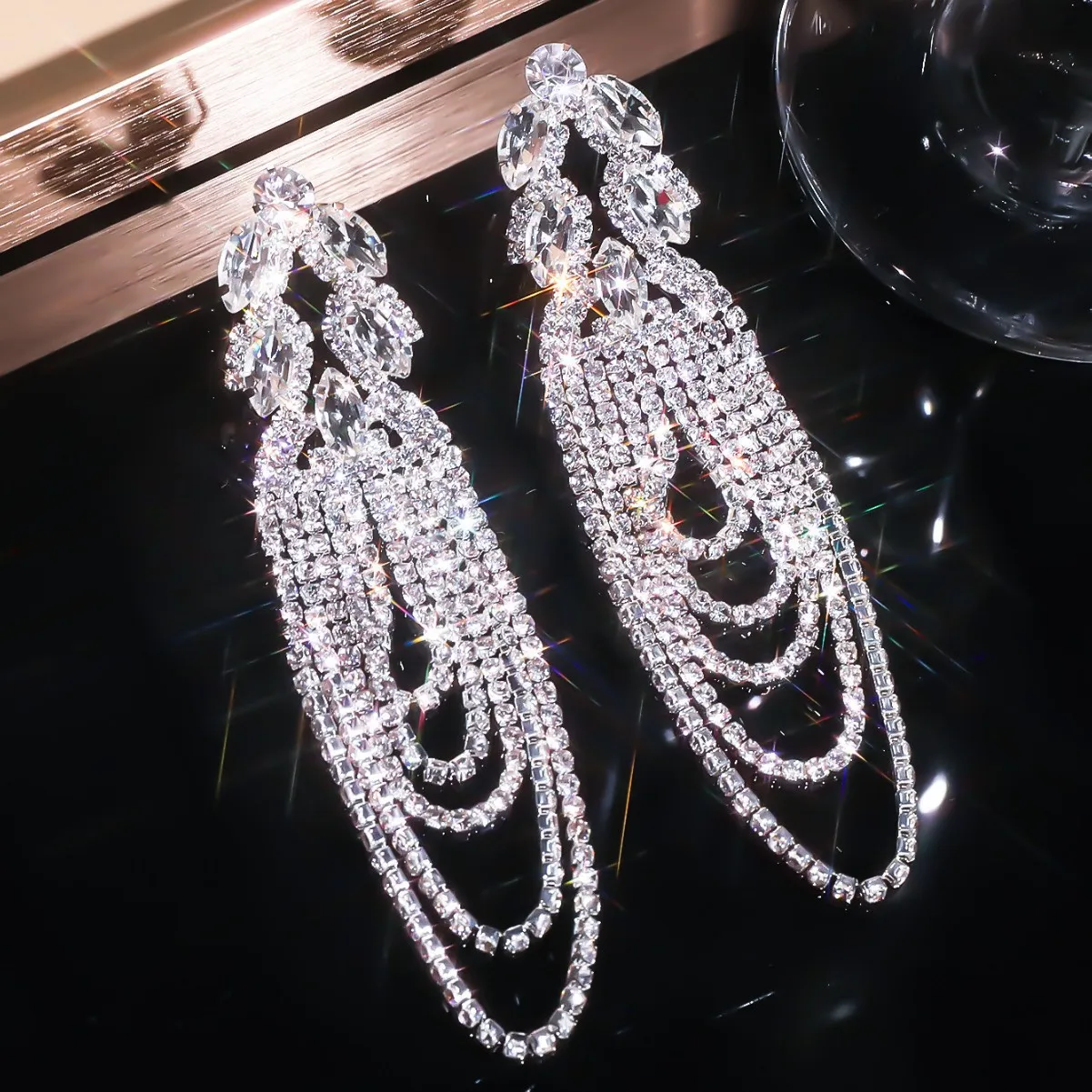 Exquisite luxurious shiny rhinestone long earrings for women, new internet celebrity short drama actor stud earrings