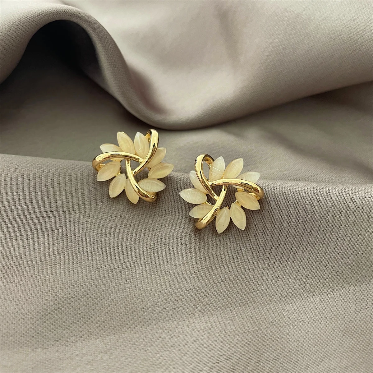 Exquisite Opal Flower Stud Earrings For Women Korean Shiny Crystal Imitation Pearl Floral Leaves Earring Wedding Party Jewelry