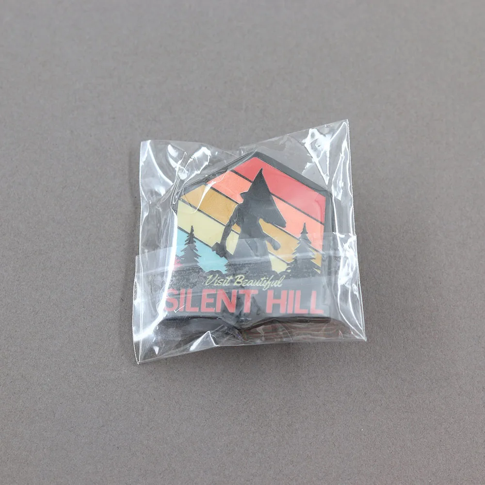 Pyramid Head besucht Beautiful Silent Hill Emaille-Pin Horror-Spiel-Brosche Retro-Sonnenuntergang-Abzeichen Rucksack-Accessoire Fan-Halloween-Geschenk – Detail 7