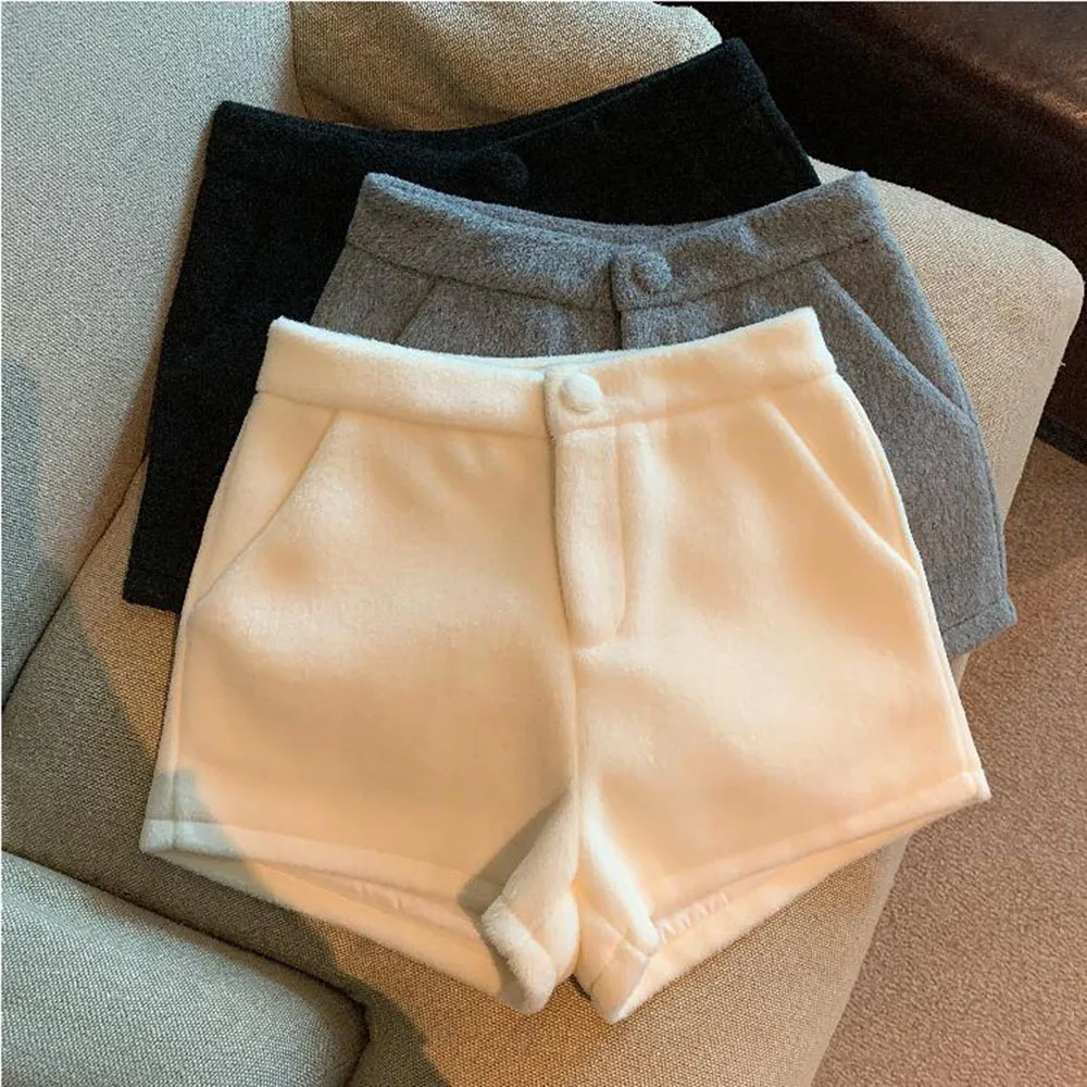 

Ladies Solid High Waist Casual Shorts 2025 Autumn Winter Faux Wool Plush Shorts Women Korean Fashion Loose Wide Leg Short Pants