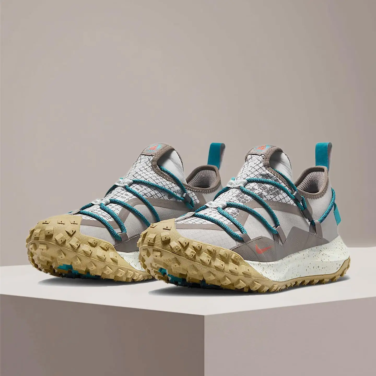 Nike ACG Mountain Fly Outdoor Anti-Slip, Durable, Cushioned, High-Traction Hiking and Trail Running Shoes IB7328-001