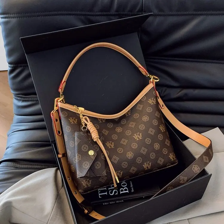 

Simple Chic Leather Messenger Bag For Women Luxury Designer Crossbody Large Capacity Elegant Diaper Bag For Commuter Vintage