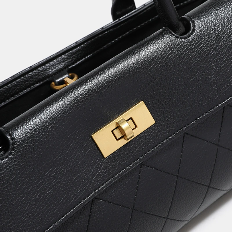 Black Quilted Shoulder Bag For Women New Underarm Handbag Retro Commuter Large Capacity Crossbody Tote Bag Hot Sale 2026