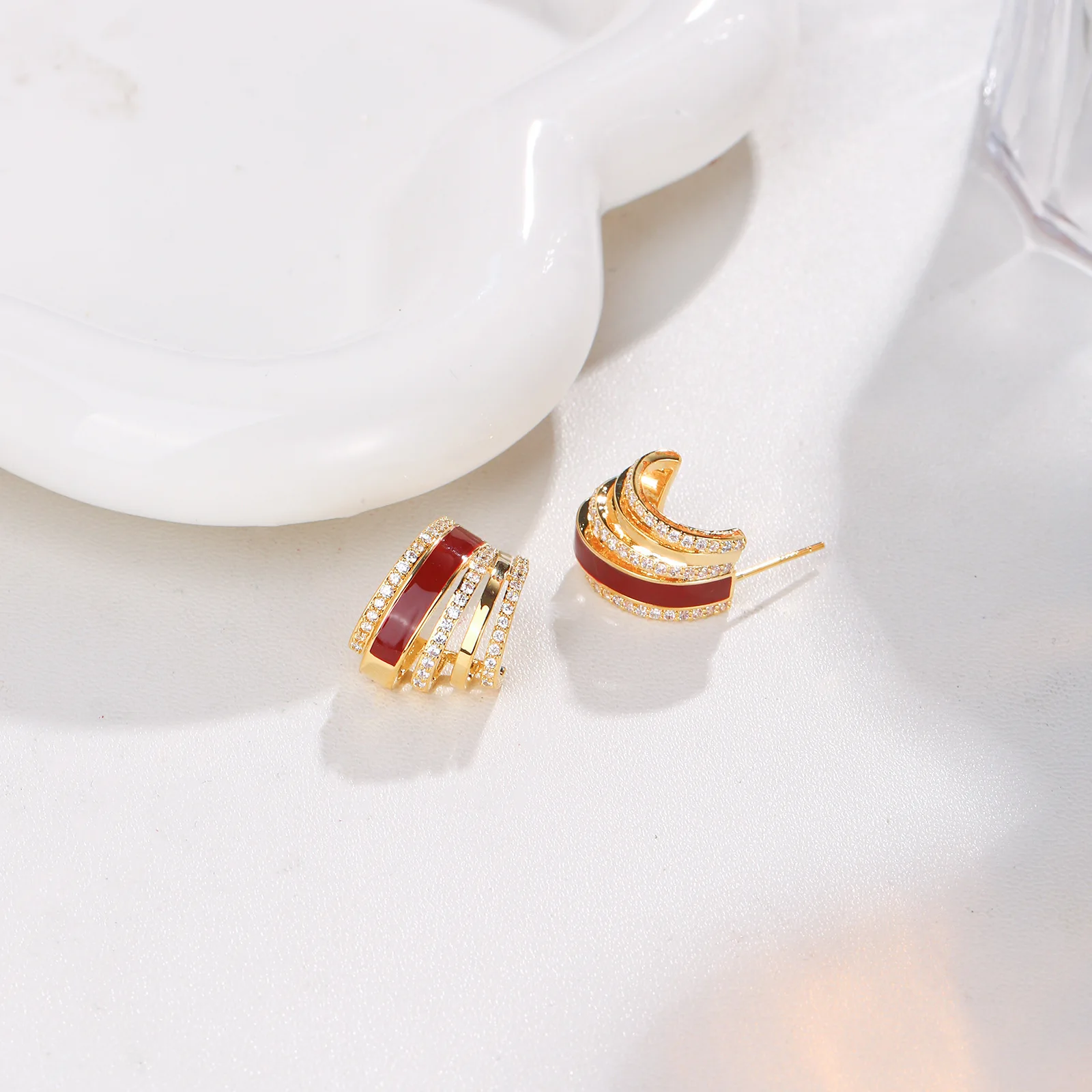 

Retro-Style Red Resin Enamel Zirconia Geometric Round 925 Sterling Silver Stud Earrings Fashion Jewelry for Women Gift Earrings