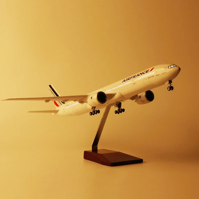 47CM 1/157 Scale B777 Aircraft Air France Airlines Model W Light and Wheel Landing Gear Plastic Resin Plane Toy F Collection