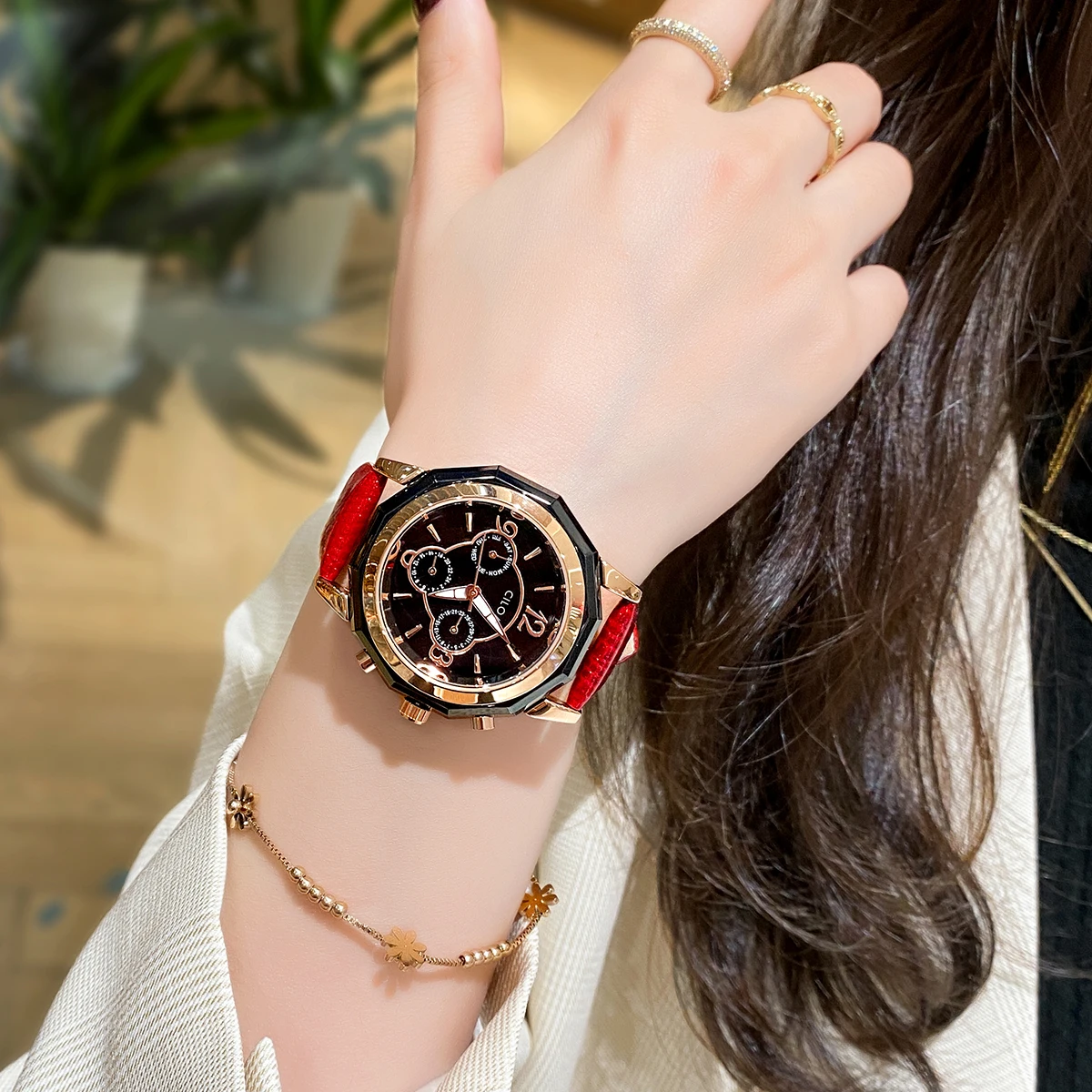 2024 Retro Fashion Cowhide Red Strap Girls Watch Ladies Large Dial Women\'s Diamond Watch