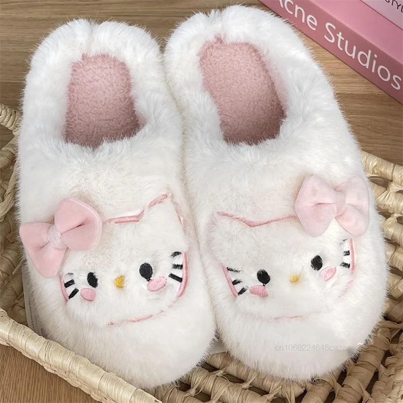 Sanrio-Zapatillas de algodón de Hello Kitty para mujer, zapatos antideslizantes de suela gruesa para interiores, cálidos, de felpa, Kawaii, para el hogar, Invierno