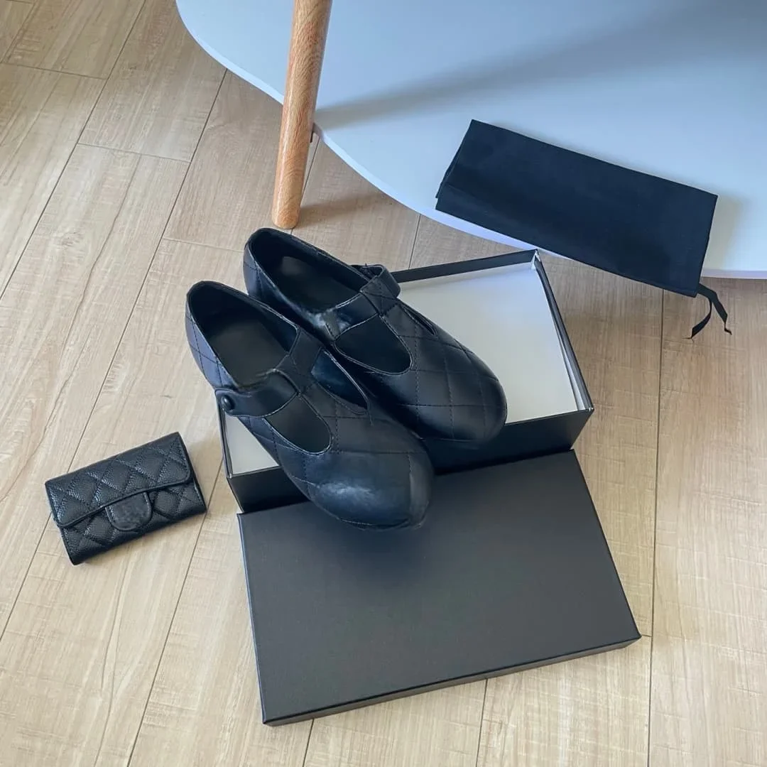 2026 New hot Ladies Elegant Solid Color Flat Shoes Soft Sole Breathable Office Casual Slip On Walking Flats