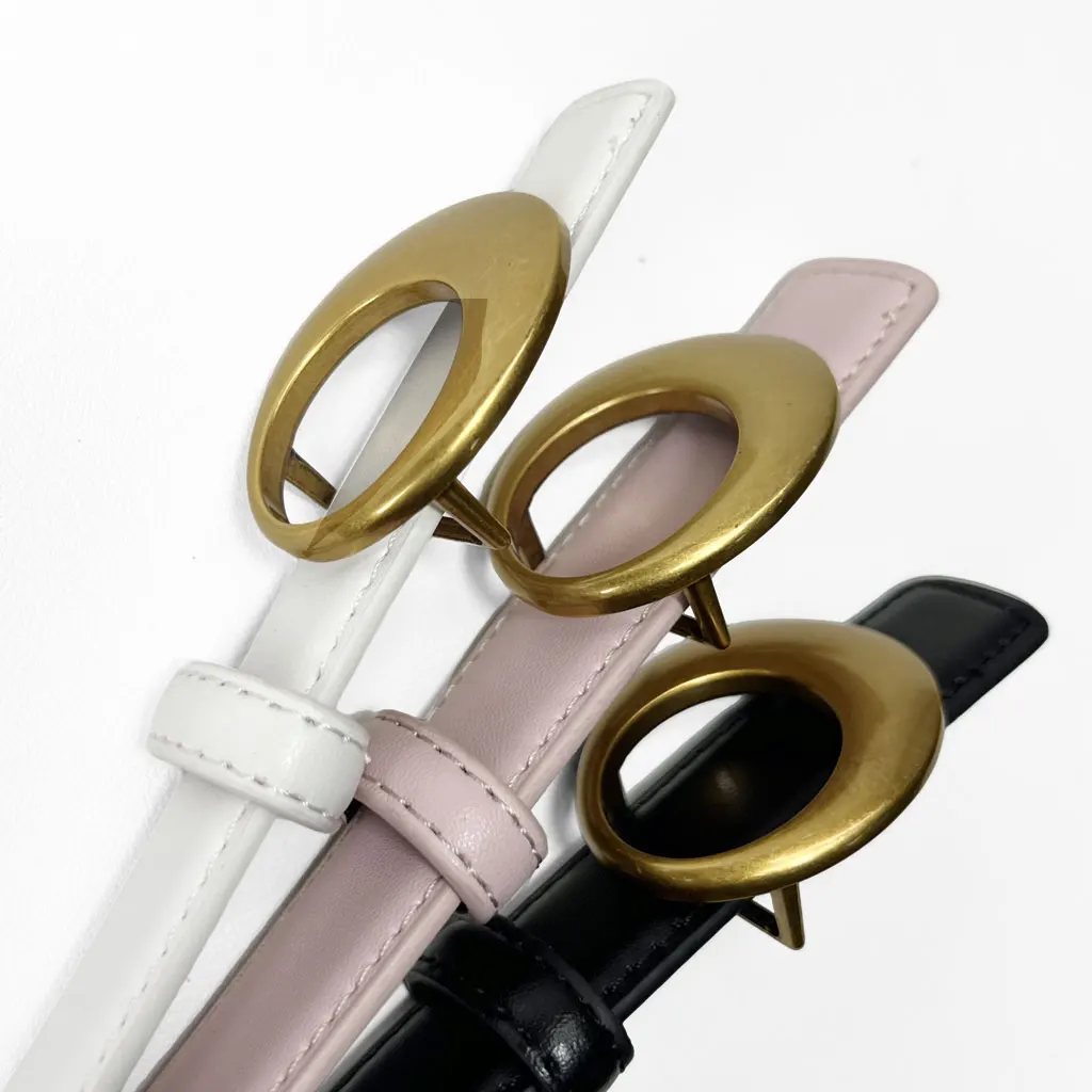 حزام نسائي على الوجهين ويمكن تبديلها ليلا ونهارا كما هو مطلوب