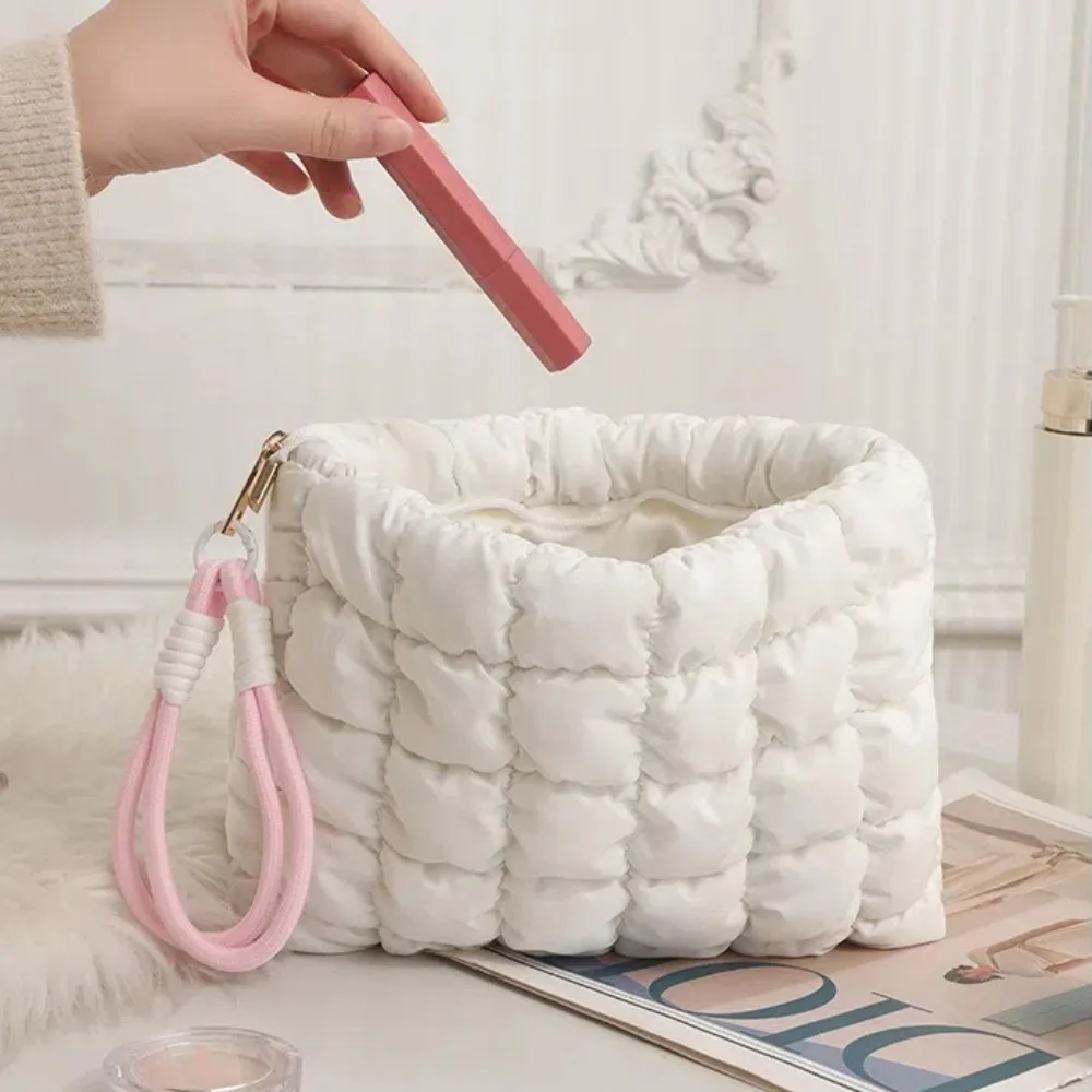 

Cute Puffer Quilted Makeup Bag Women Girl Cosmetic Bag Puffy Travel Toiletry Pouch Checkered Zipper Bag Makeup Organizer Bag