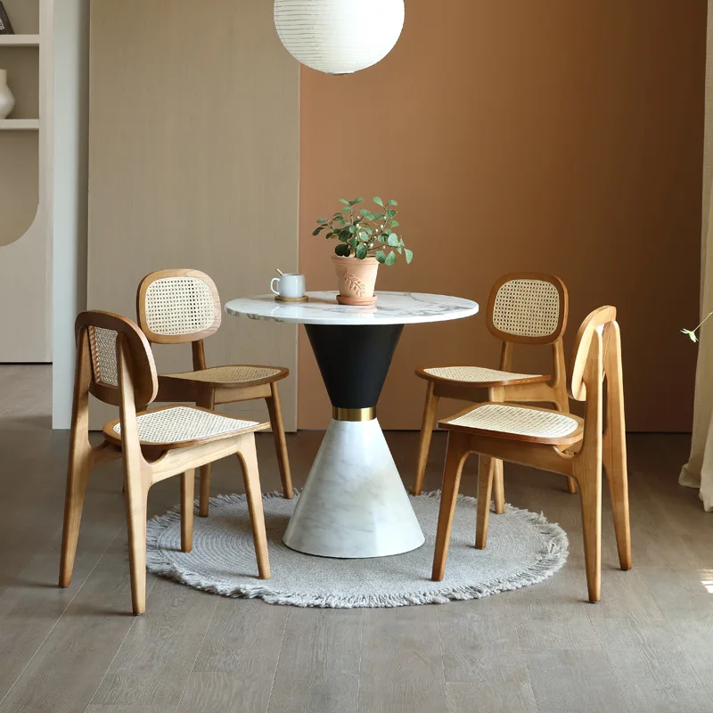 

Комбинация стола и стула для переговоров. Деловые встречи и стулья для офиса, каменная плита, маленький круглый.