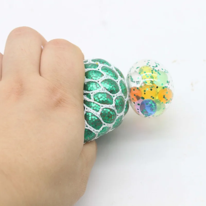 1 ชิ้นสีสุ่ม Grape Ball บีบของเล่นตาข่าย Glitter Ball ความเครียดบรรเทาของเล่นสําหรับเด็กผู้ใหญ่
