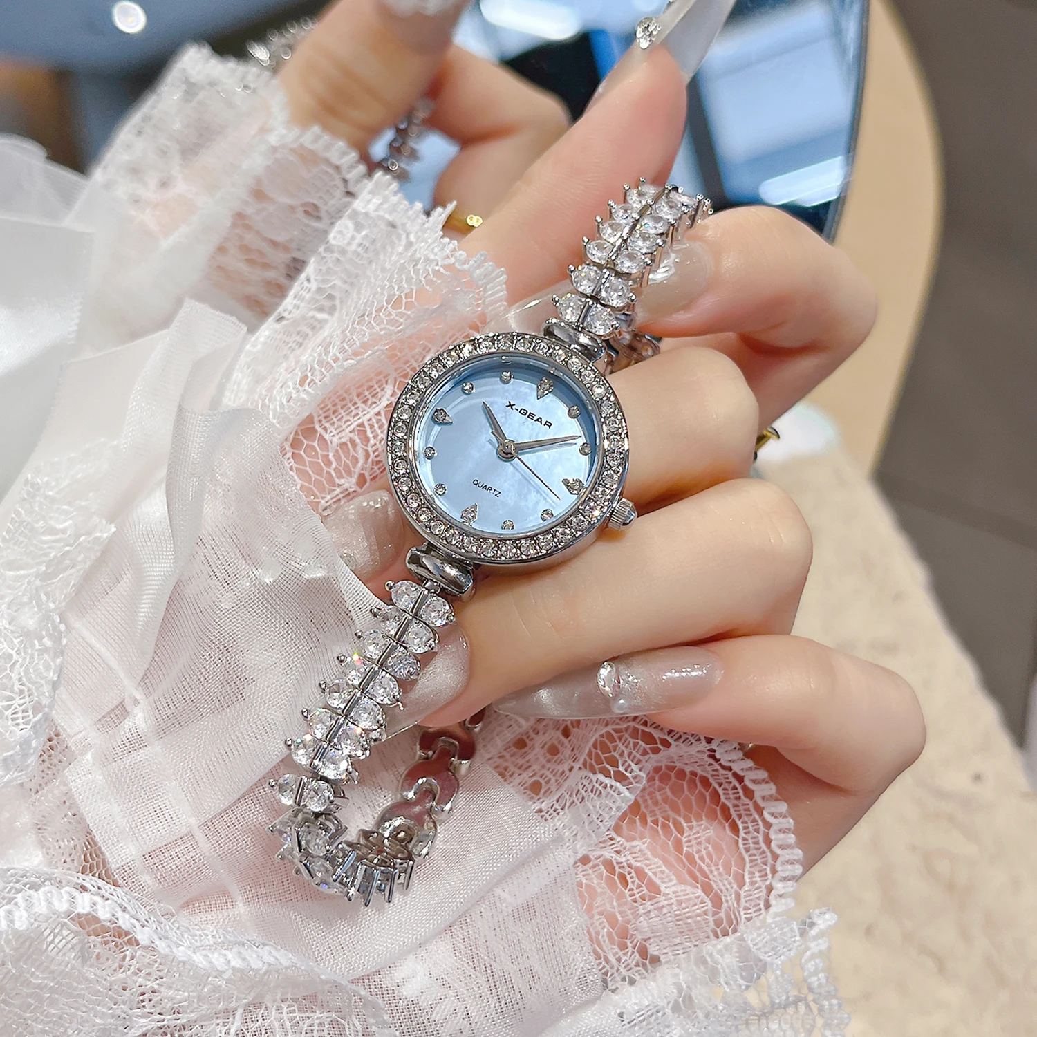ساعة X-GEAR Commuting Party النسائية الخفيفة الفاخرة والبسيطة المقاومة للماء كوارتز إصدار نسائي