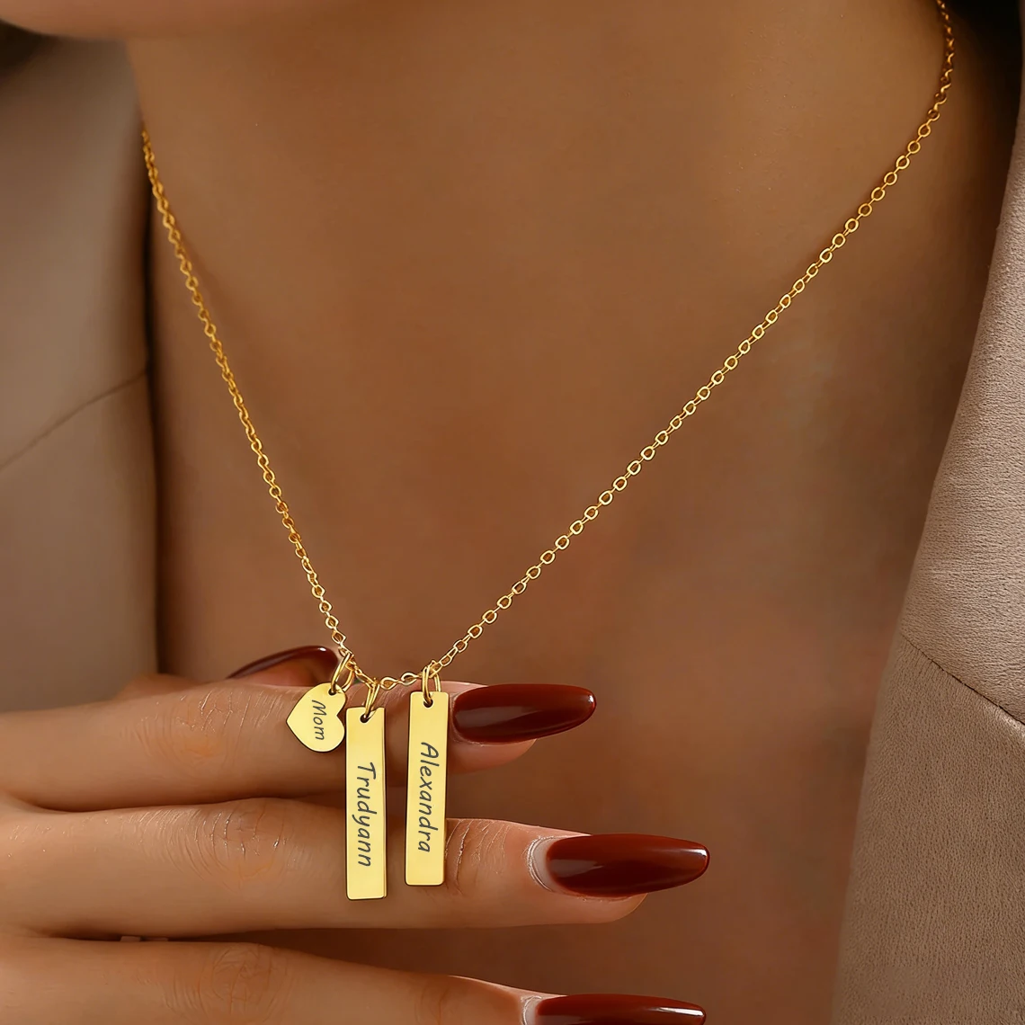 

Персонализированное ожерелье с гравировкой имен детей и мамы для женщин, из нержавеющей стали, с именами членов семьи, в форме сердца и планки, подарок