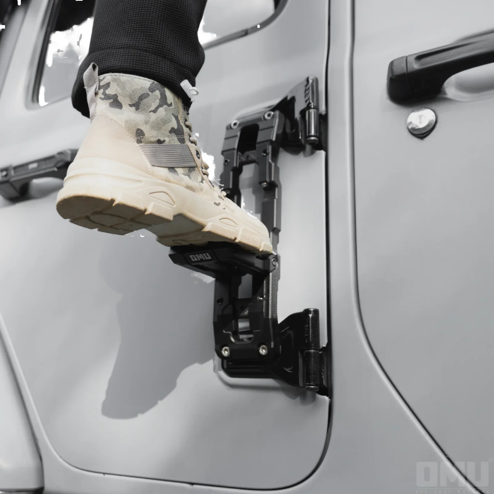 

Compatible with Jp Wrangler JL Gladiator JT 2018-2025 Off Road Vehicle Door Hinge Steps Metal Folding Door Pedal