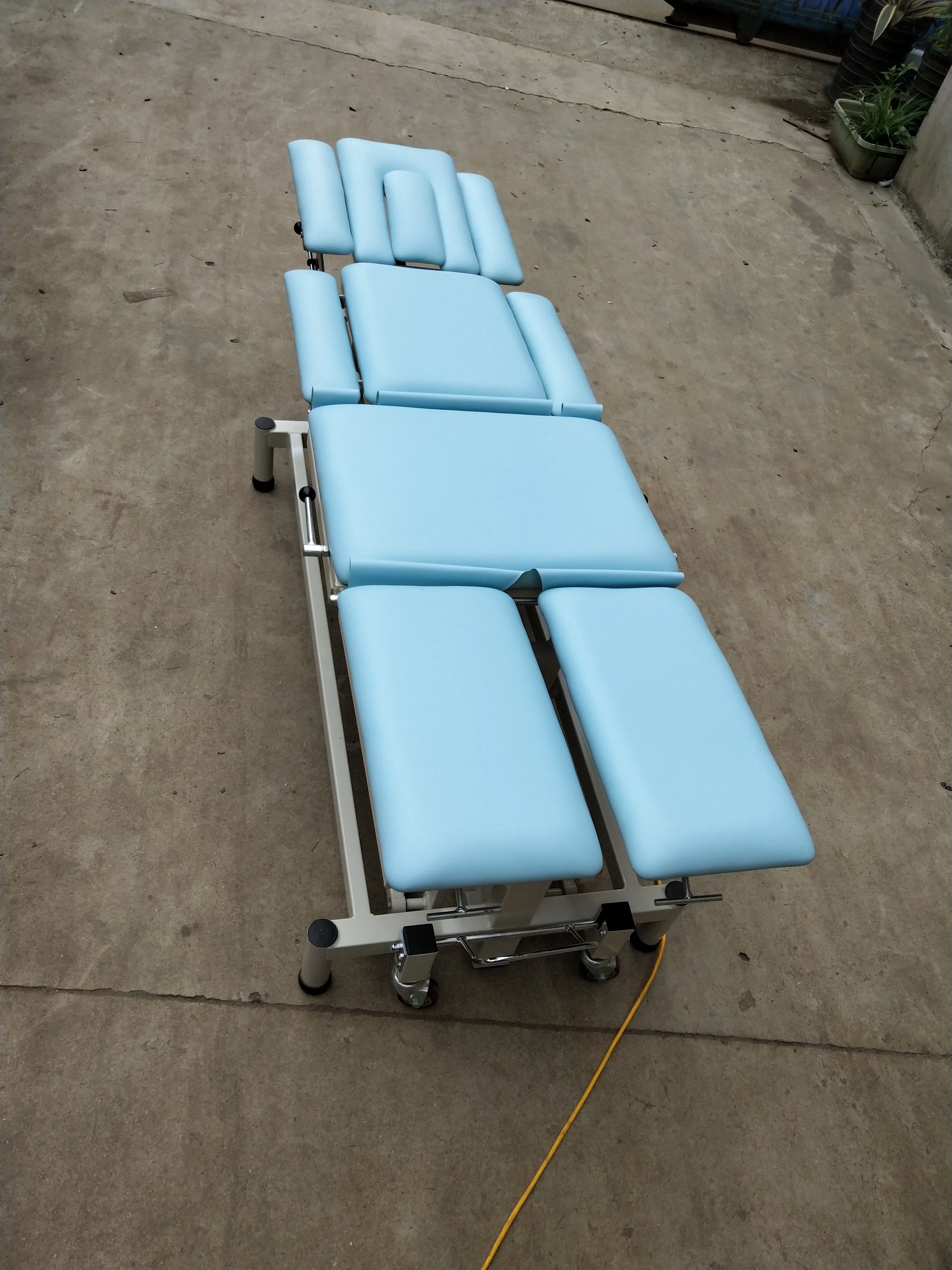 Многопозиционная тренировочная кровать. Электрическая подъемная тренировочная кровать. Оборудование для массажа, массажа, красоты, фитнеса и реабилитации.