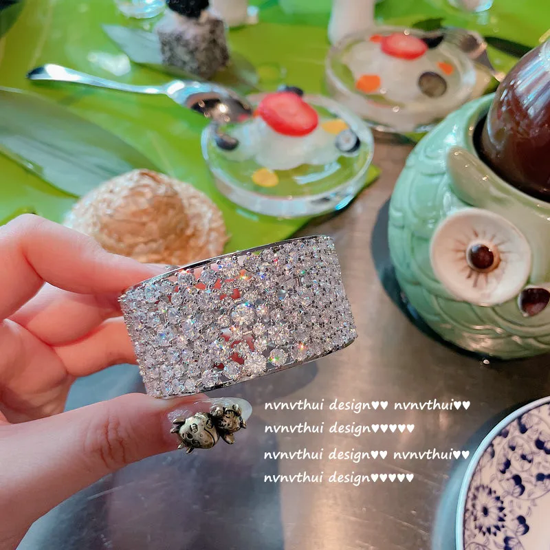 

Women's Brass Bracelet with Zircon Inlay Fashion Jewelry Accessory