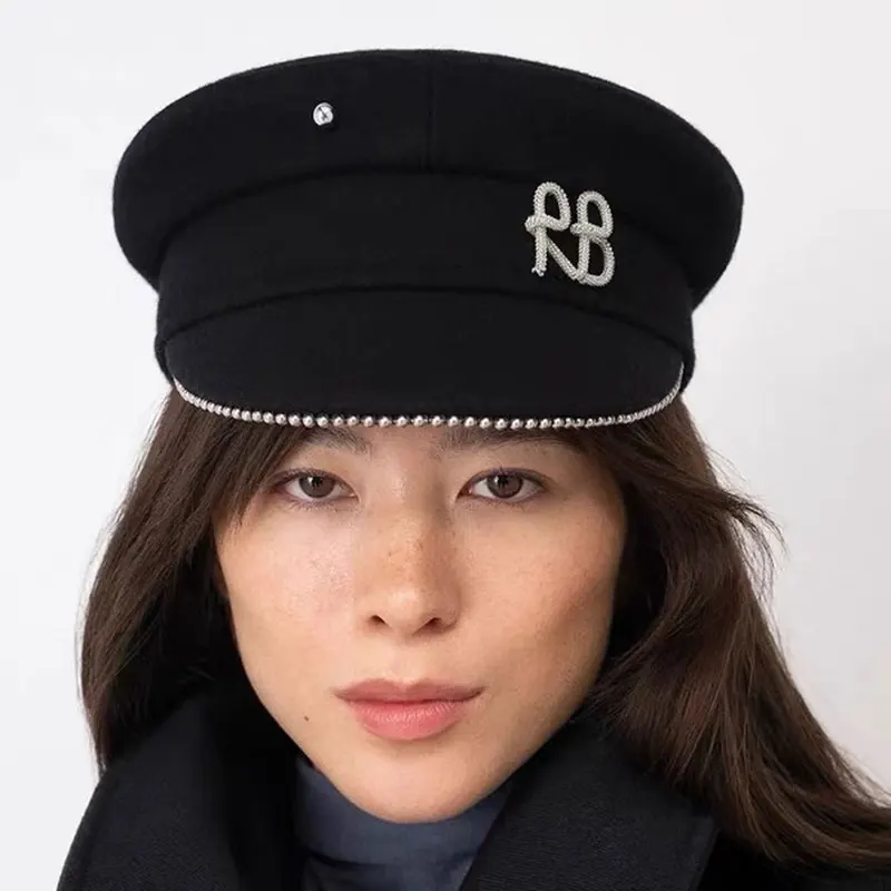 chapeau-de-gavroche-de-haute-qualite-orne-de-lettres-cousues-en-perles-pour-femmes-ideal-pour-l’automne-et-l’hiver-en-laine-noire-a-calotte-plate-chapeau-bleu-marine-beret-chapeau-de-peintre-a-la-mode