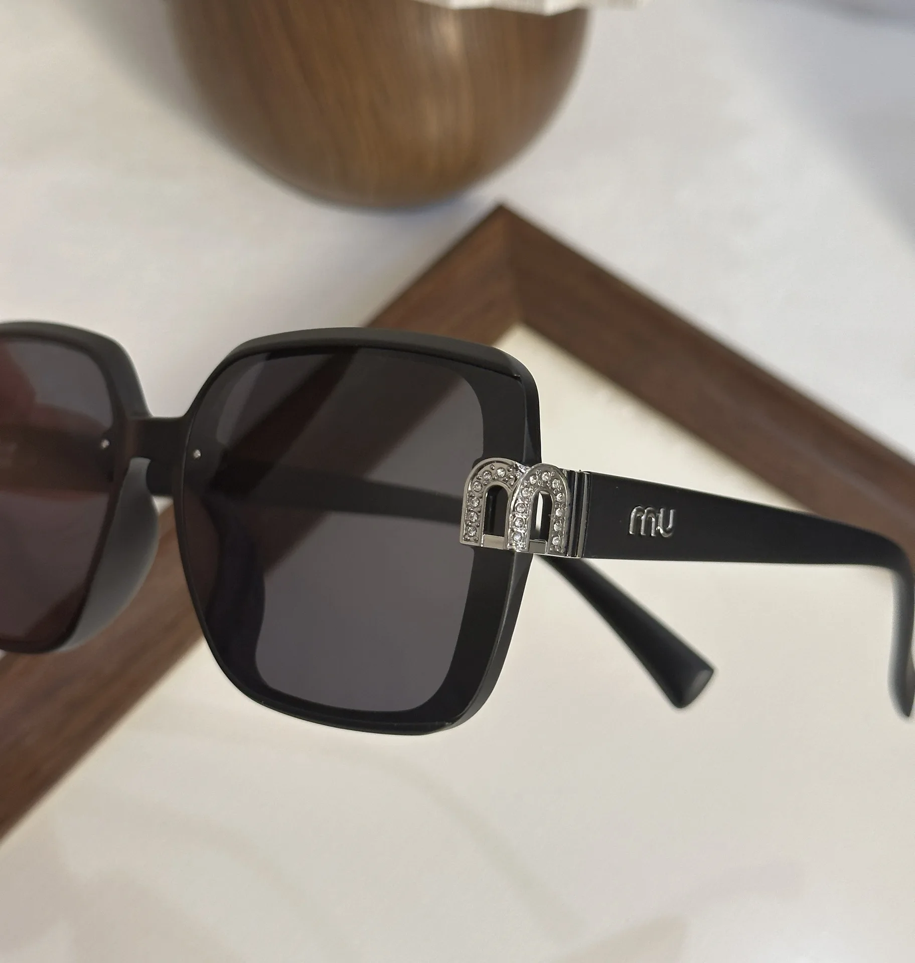 

2025 New Fashion TR90 Sunglasses Polarized for Women and Men Ladies vintage Female oversized Sun Glasses Square Retro Shades