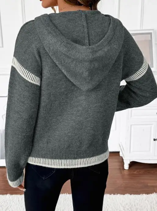 

2025 Casual Loose Hooded Knitted Sweater for Winter Women's Casual Loose Contrasting Color Spliced Long Sleeved Knitted Sweater