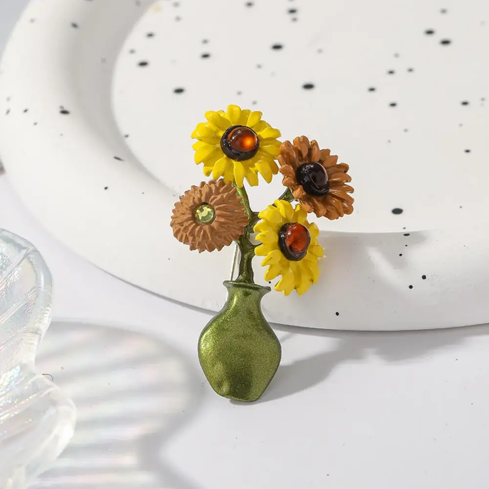 Sunflower Vase Pin Elegant Sunflower Vase Brooch for Women Retro Enamel Pin for Coat Scarf or Hat Anti-slip Polished for Party