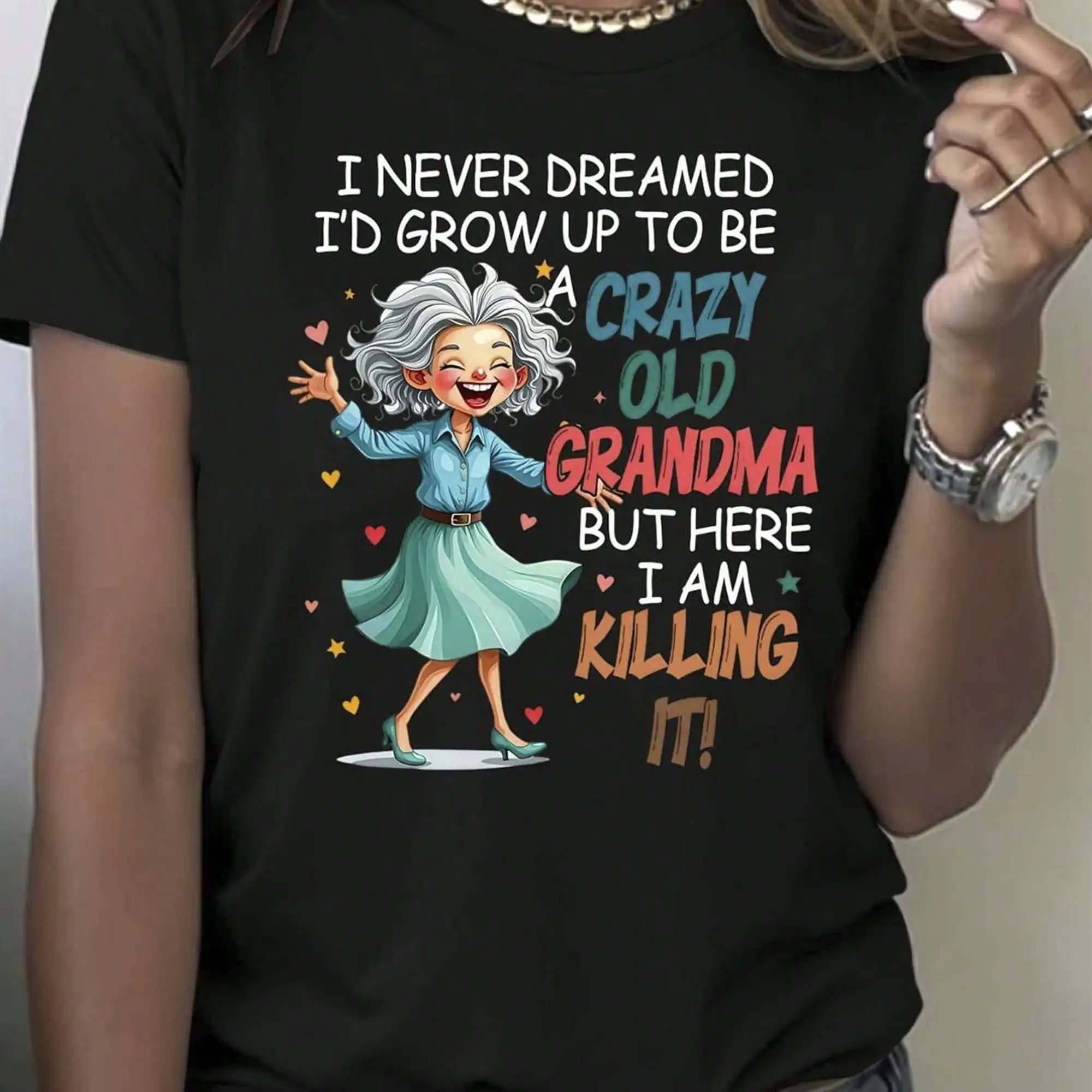 I Never Imagined I Would Become A Quirky Old Grandma. This Fun And Vibrant T-Shirt Showcases A Joyful Elderly Lady Amidst Hearts And Stars. It'S An Ideal Present For Grandmothers, Birthdays, Or Any Special Event