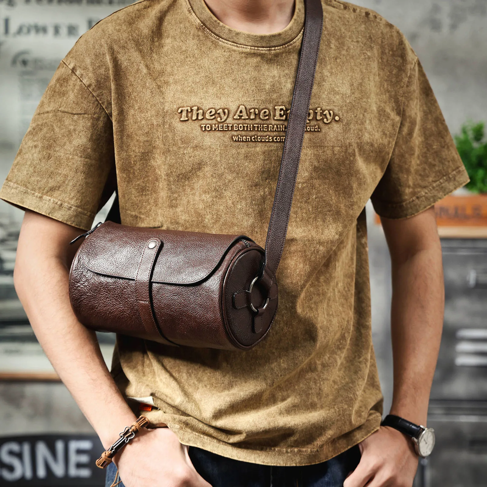 S.worker Echtleder Herren Mode-Umhängetasche aus hochwertigem Rindsleder, Unisex Handgefertigte Casual Zylindertasche – Detail 6