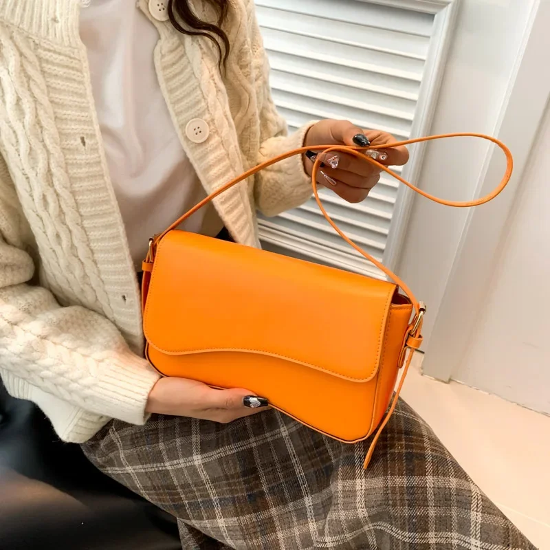 Vintage Leather Crossbody Bags for Women 2024 Designer Female Small Flap Shoulder Underarm Bag Armpit Handbags and Purses