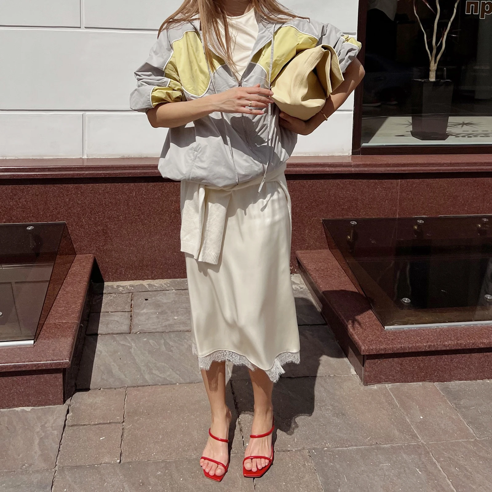 

Женская желтая полуслип-длинная юбка с кружевной отделкой, атласная юбка-миди, струящаяся шелковистая юбка макси для под платьем, уличная одежда