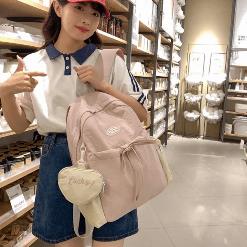 حقيبة ظهر مدرسية من النايلون خفيفة الوزن ومريحة وجذابة للسفر حقيبة مدرسية عصرية مقاومة للماء للاستخدام اليومي