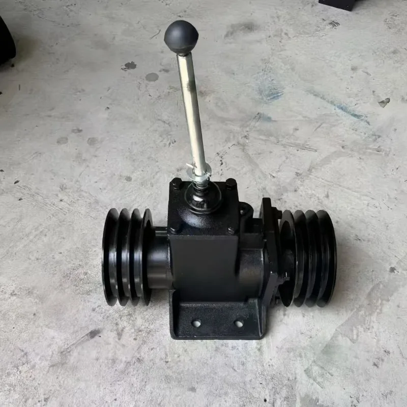 Suction truck, sprinkler truck, clutch assembly, gear clutch head, separate gearbox, power take-off pump seat