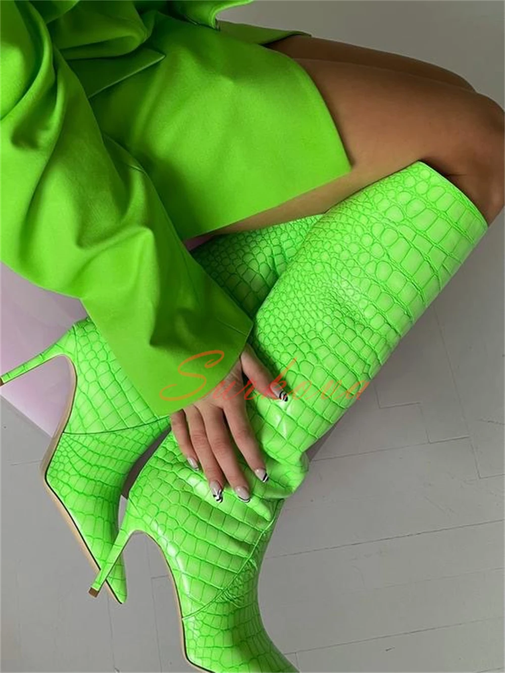 

Fluorescent Solid Color Crocodile Pattern Sleeve Boots Pointed Straight Boots Knight Women's Boots Ladies Fashion Runway Boots