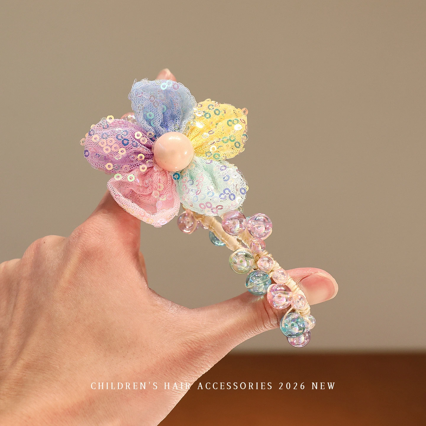 Haargummi mit Pailletten, Schleife und Blumenmuster für Mädchen und Frauen, buntes, perlenbesetztes, elastisches Haarband, Haargummi für Kinder, Prinzessinnen-Haarschmuck, Party-Haaraccessoires. – Detail 6