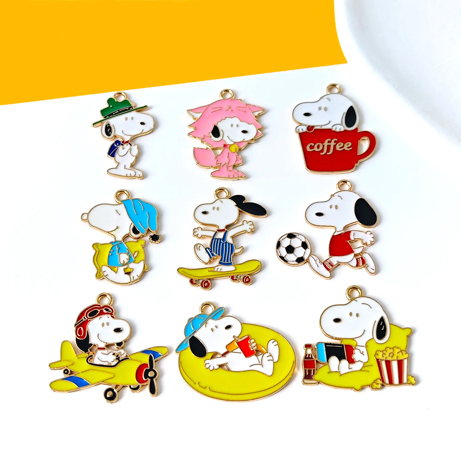 

40/50pcs Cartoon Snoopy Decorations Alloy Pendant Anime Series DIY Creative Fashion Jewelry Accessories Gift ﻿