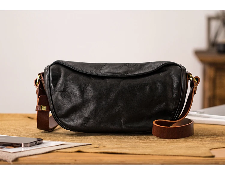 Handgefertigte Herren-Umhängetasche aus echtem Leder, modische Outdoor- und Alltagstasche, schwarze Crossbody-Tasche aus Kuhleder – Detail 1