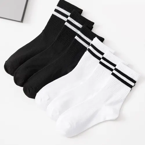 جوارب نسائية وجوارب