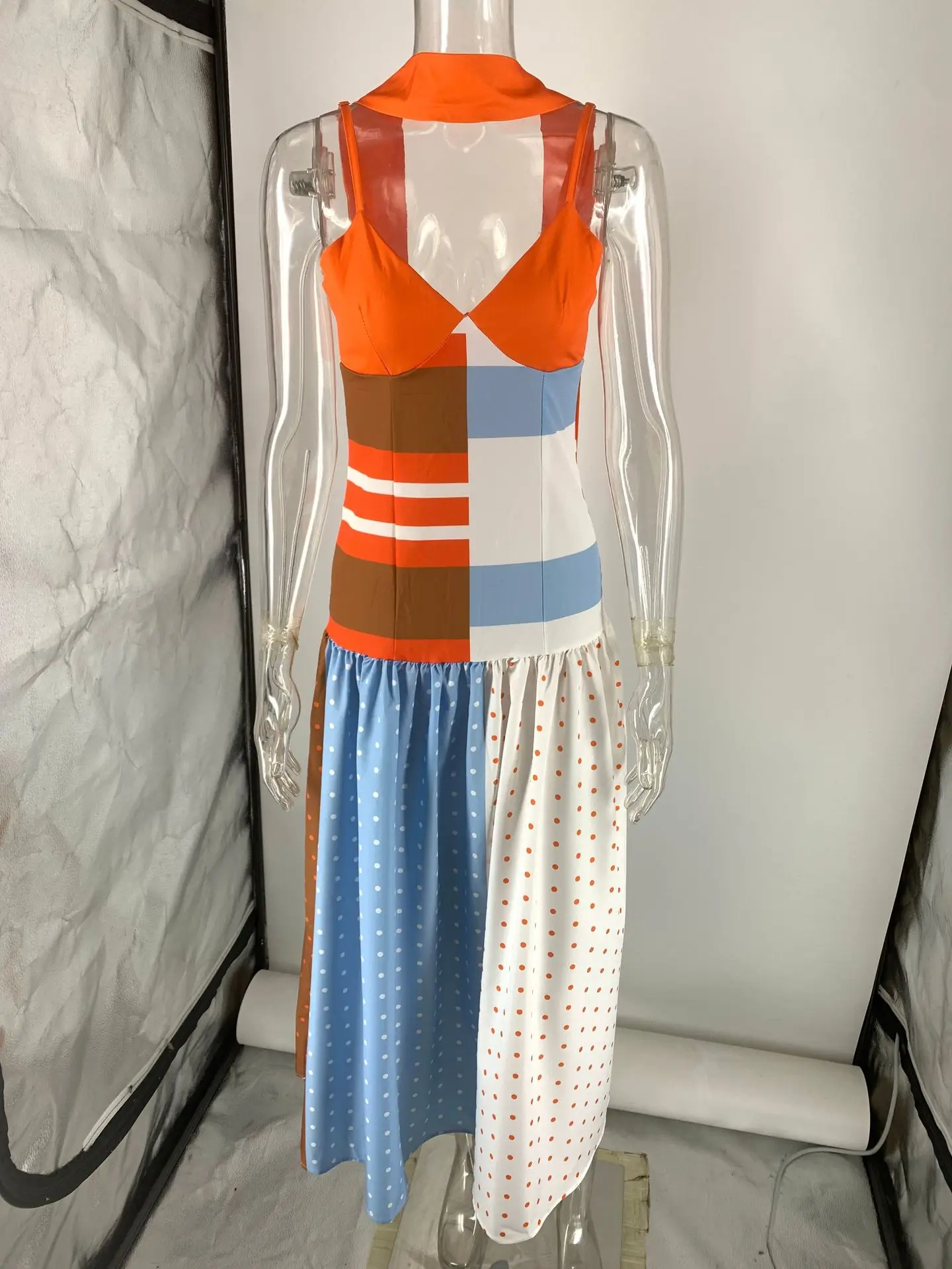 Sommerliches Farbblock-Kleid mit Polka Dots und Patchwork, Sexy Rückenfreies Midi-Kleid mit Band für Damen, Festliches Partykleid 2026 – Detail 1